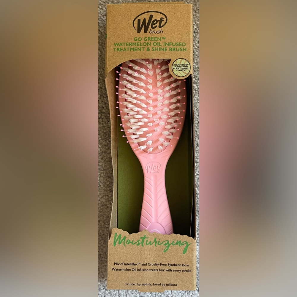Wet brush GO GREEN
WATERMELON OIL INFUSED TREATMENT & SHINE BRUSH